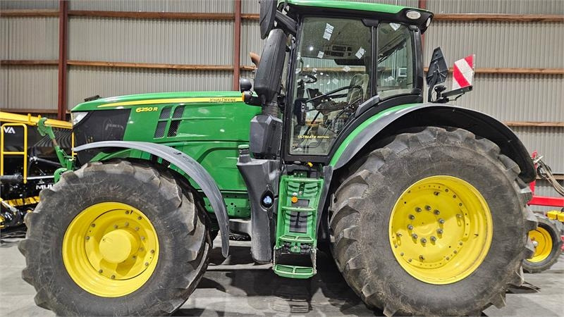 John Deere 6250R Ultimate Edition - Farm tractor: picture 2 John Deere 6250R Ultimate Edition - Farm tractor: picture 2