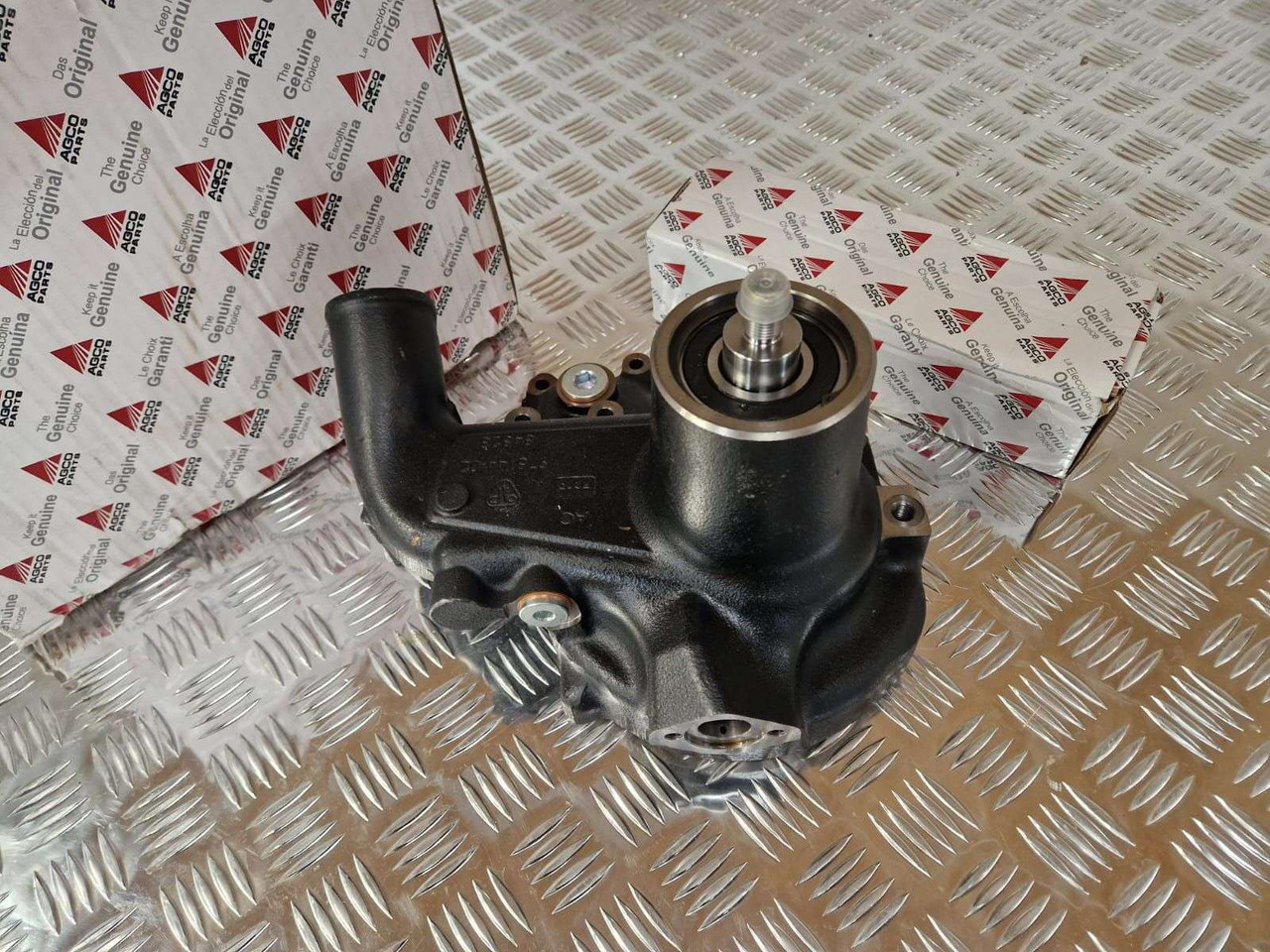 AGCO Sisu water pump ACP055583A tier 3 with gasket - Engine and parts for Construction machinery: picture 2 AGCO Sisu water pump ACP055583A tier 3 with gasket - Engine and parts for Construction machinery: picture 2