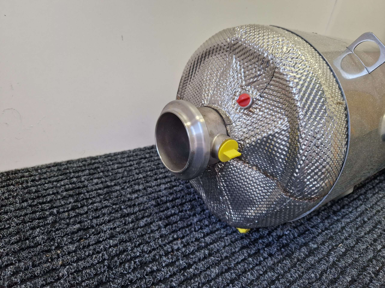 Exhaust silencer JCB 320/B6251 SCR Adblue - Engine and parts for Construction machinery: picture 4 Exhaust silencer JCB 320/B6251 SCR Adblue - Engine and parts for Construction machinery: picture 4