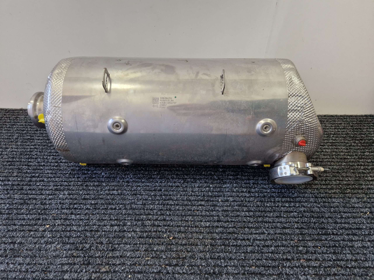 Exhaust silencer JCB 320/B6251 SCR Adblue - Engine and parts for Construction machinery: picture 1 Exhaust silencer JCB 320/B6251 SCR Adblue - Engine and parts for Construction machinery: picture 1