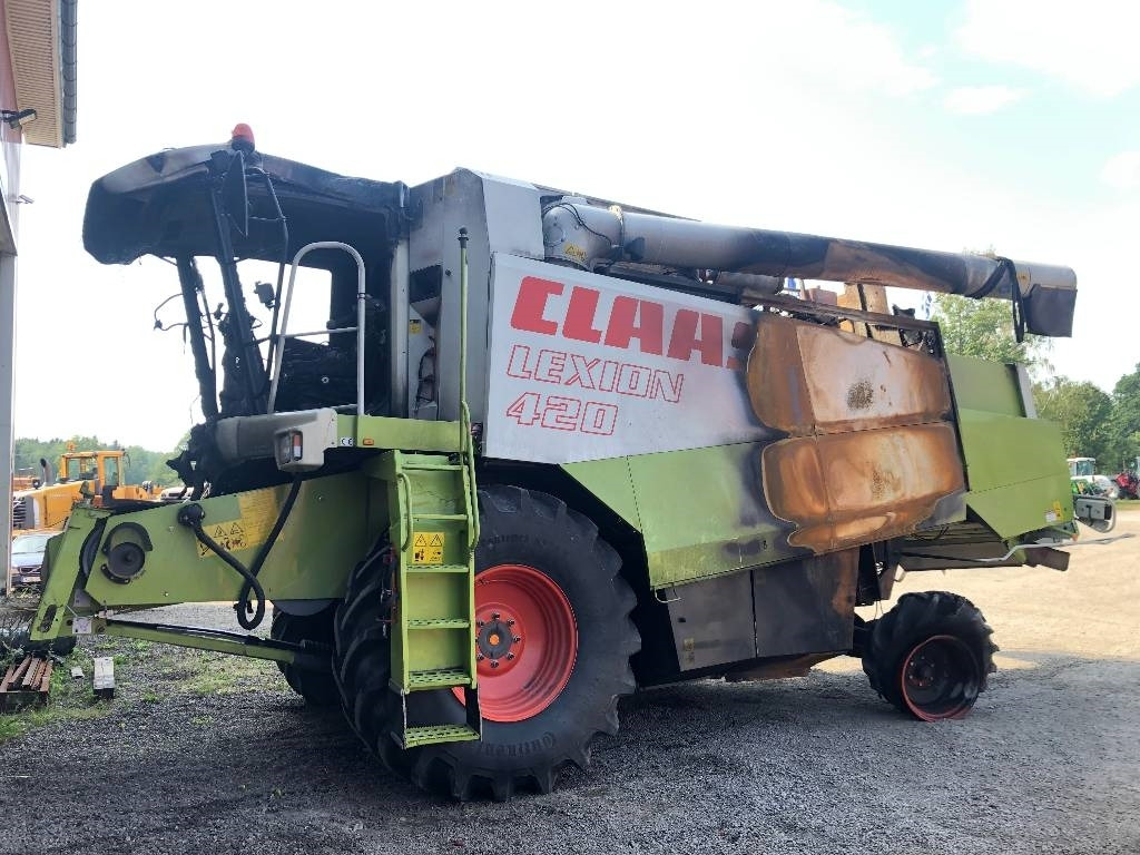 Claas Lexion 420 Dismantled for spare parts  - Combine harvester: picture 1 Claas Lexion 420 Dismantled for spare parts  - Combine harvester: picture 1