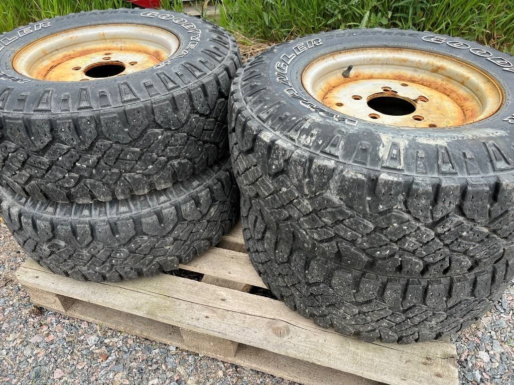 Goodyear 31X10,5 15 Holder C270 - Wheel and tire package: picture 1 Goodyear 31X10,5 15 Holder C270 - Wheel and tire package: picture 1