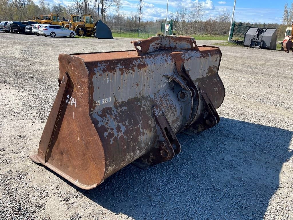 Grusskopa / Jordskopa / Bucket Volvo L70C L70B - Loader bucket for Construction machinery: picture 2 Grusskopa / Jordskopa / Bucket Volvo L70C L70B - Loader bucket for Construction machinery: picture 2