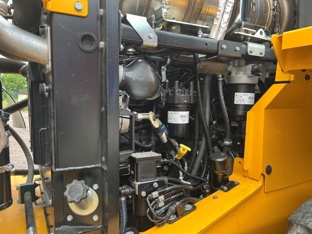 Wheel loader JCB 437 S5 HT: picture 6