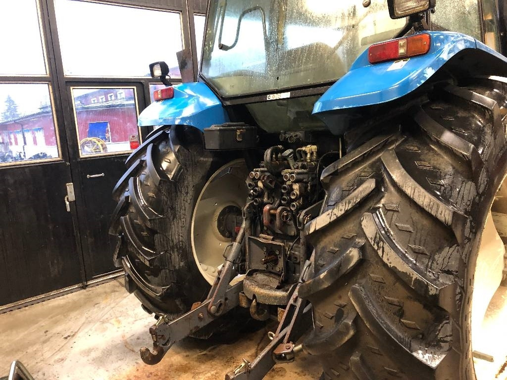 New Holland TS 110 Dismantled: only spare parts  - Farm tractor: picture 3 New Holland TS 110 Dismantled: only spare parts  - Farm tractor: picture 3