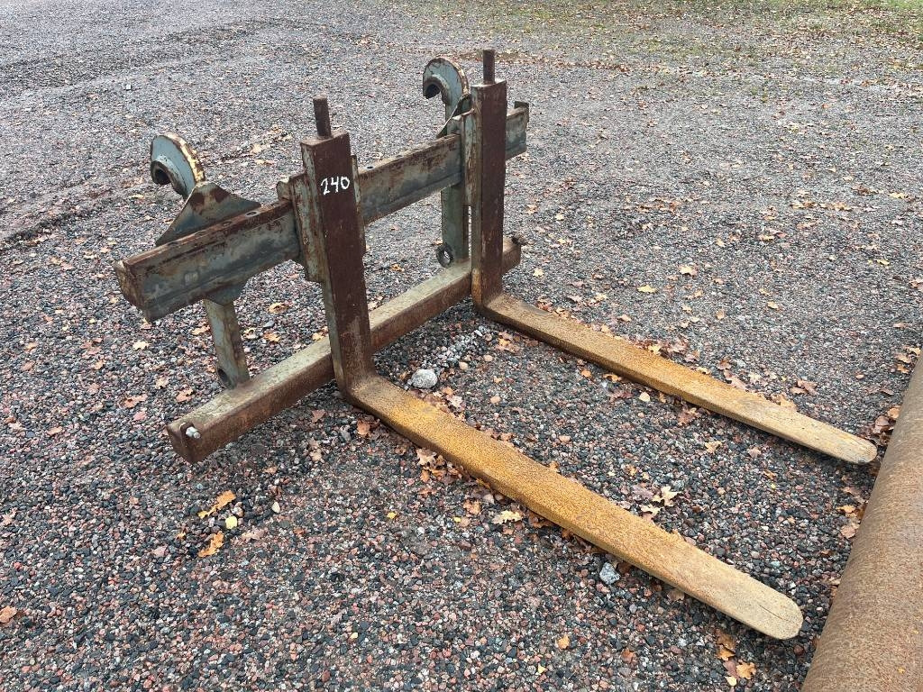 Pallgafflar / Forks Volvo Stora Bm fästet - Forks for Construction machinery: picture 1 Pallgafflar / Forks Volvo Stora Bm fästet - Forks for Construction machinery: picture 1