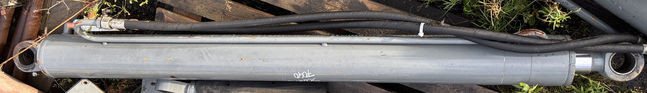 Claas Scorpion 7040 Siłownik Podnoszenia Siłownik Wyrównania 0013003700 0013003720 - Hydraulic cylinder for Telescopic handler: picture 1 Claas Scorpion 7040 Siłownik Podnoszenia Siłownik Wyrównania 0013003700 0013003720 - Hydraulic cylinder for Telescopic handler: picture 1