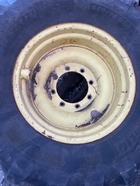 Felga 15x24 john deere 3200 , 3215 , 3220, 3400 , 3415 , 3420 - Rim for Agricultural machinery: picture 1 Felga 15x24 john deere 3200 , 3215 , 3220, 3400 , 3415 , 3420 - Rim for Agricultural machinery: picture 1