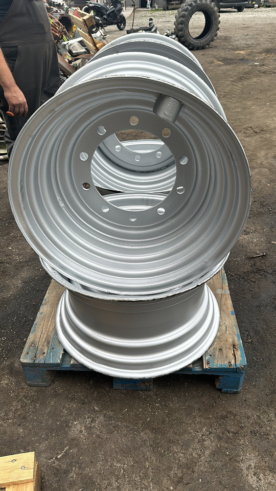 Felga 24 cale 10 szpilek 13 x 24 , DW13x24 - Rim for Agricultural machinery: picture 1 Felga 24 cale 10 szpilek 13 x 24 , DW13x24 - Rim for Agricultural machinery: picture 1