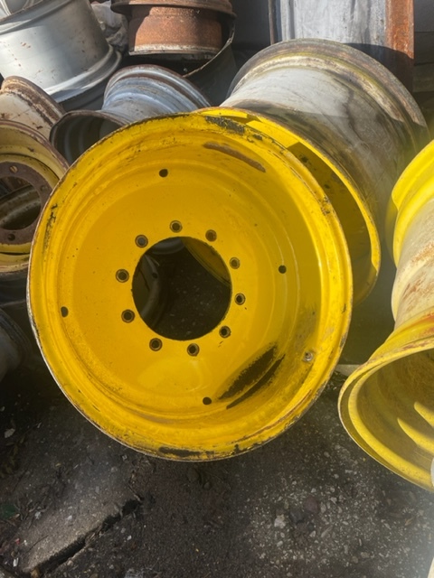 Felga John Deere 15x28 / AL118869 - Rim for Agricultural machinery: picture 1 Felga John Deere 15x28 / AL118869 - Rim for Agricultural machinery: picture 1