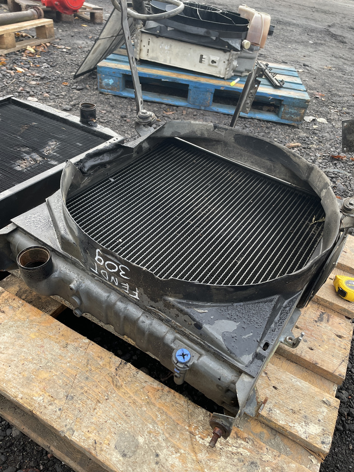 Fendt 304 305 306 307 308 309 - chłodnica wody G117201050100 - Oil cooler for Agricultural machinery: picture 1 Fendt 304 305 306 307 308 309 - chłodnica wody G117201050100 - Oil cooler for Agricultural machinery: picture 1