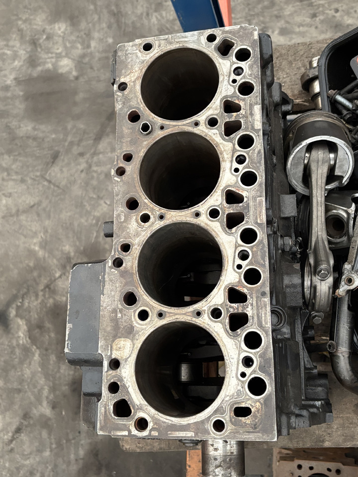 IVECO New Holland Tector / B3.9 Blok Silnika F4AE3481B 4896382 2830081 - Cylinder block for Agricultural machinery: picture 3 IVECO New Holland Tector / B3.9 Blok Silnika F4AE3481B 4896382 2830081 - Cylinder block for Agricultural machinery: picture 3
