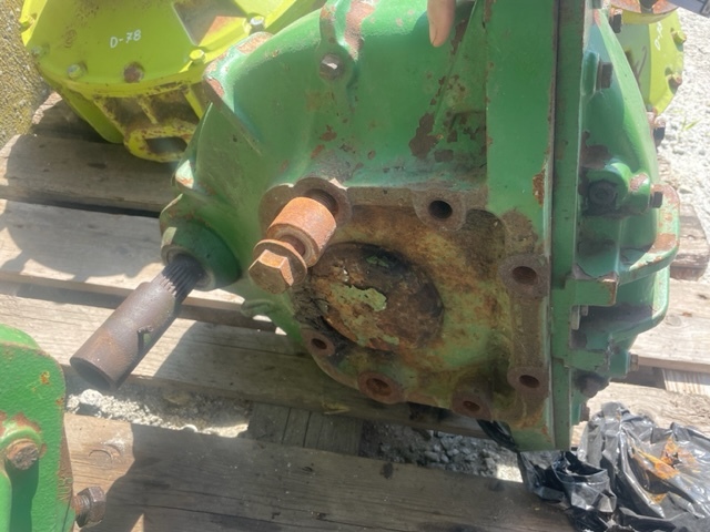 John Deere 1065 | 1075 | 1175 - Zwolnica - Final drive for Agricultural machinery: picture 1 John Deere 1065 | 1075 | 1175 - Zwolnica - Final drive for Agricultural machinery: picture 1