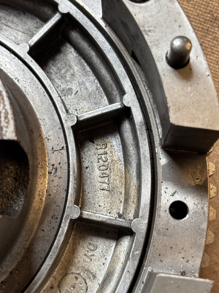 John Deere 6020, 6120, 6220 Tłoczek Tłok R120477 - Piston/ Ring/ Bushing for Agricultural machinery: picture 2 John Deere 6020, 6120, 6220 Tłoczek Tłok R120477 - Piston/ Ring/ Bushing for Agricultural machinery: picture 2