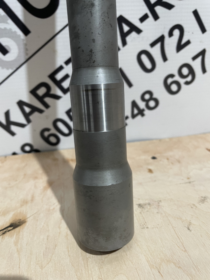 John Deere 6300 6100 6200 6400 - wałek skrzyni biegów L101305 - Gearbox and parts for Agricultural machinery: picture 2 John Deere 6300 6100 6200 6400 - wałek skrzyni biegów L101305 - Gearbox and parts for Agricultural machinery: picture 2