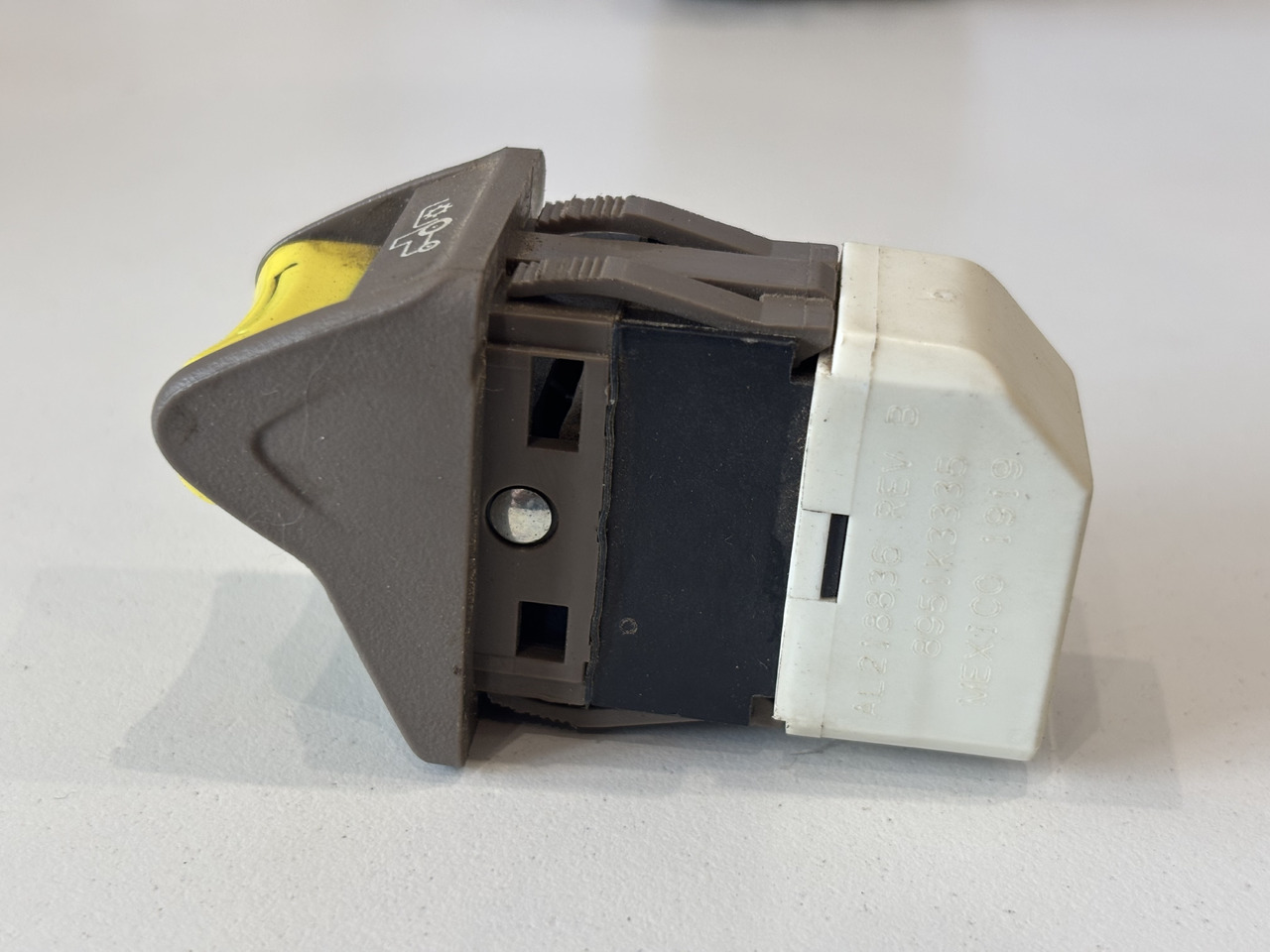 John Deere 6M 6R 6xxx Przełącznik Sterowania tylnym WOM AL218836 - Electrical system for Agricultural machinery: picture 3 John Deere 6M 6R 6xxx Przełącznik Sterowania tylnym WOM AL218836 - Electrical system for Agricultural machinery: picture 3