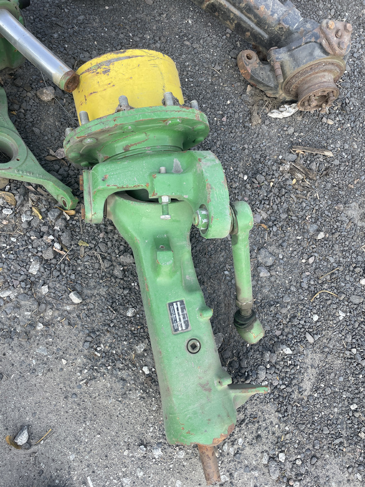 John Deere 6xxxM 6xxxR - oś przednia - zwrotnica lewa L220173 - Steering knuckle for Agricultural machinery: picture 1 John Deere 6xxxM 6xxxR - oś przednia - zwrotnica lewa L220173 - Steering knuckle for Agricultural machinery: picture 1