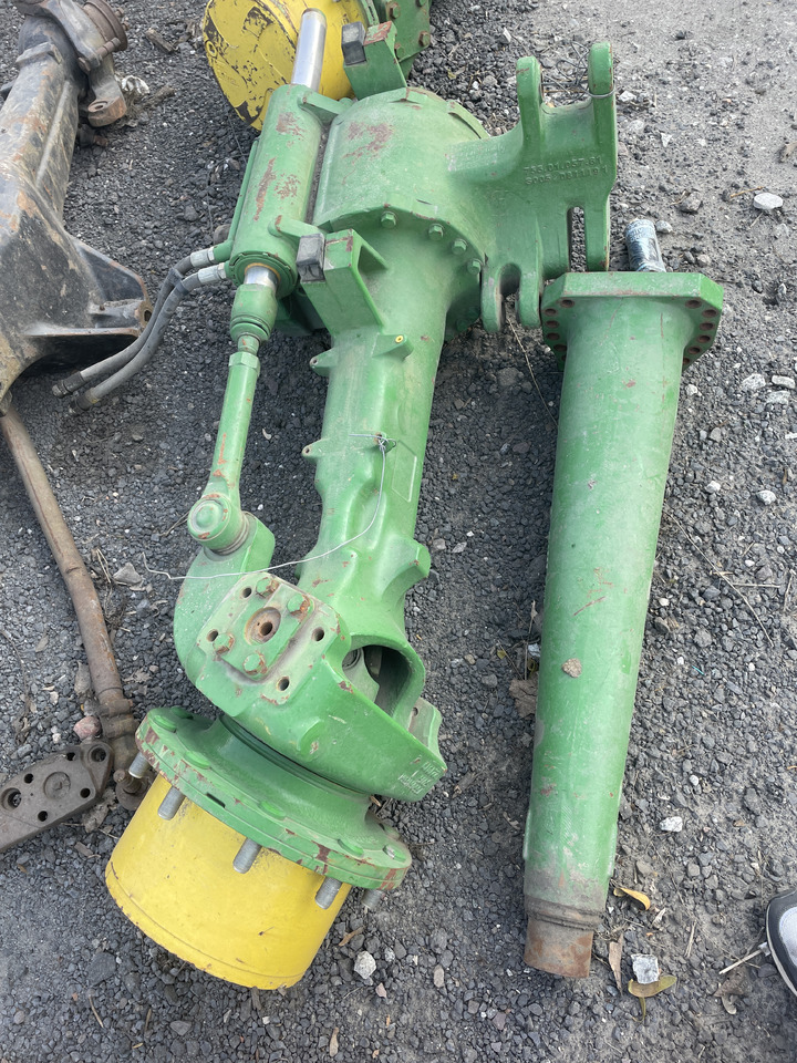 John Deere 6xxxM 6xxxR - oś przednia - zwrotnica prawa L220174 - Steering knuckle for Agricultural machinery: picture 1 John Deere 6xxxM 6xxxR - oś przednia - zwrotnica prawa L220174 - Steering knuckle for Agricultural machinery: picture 1