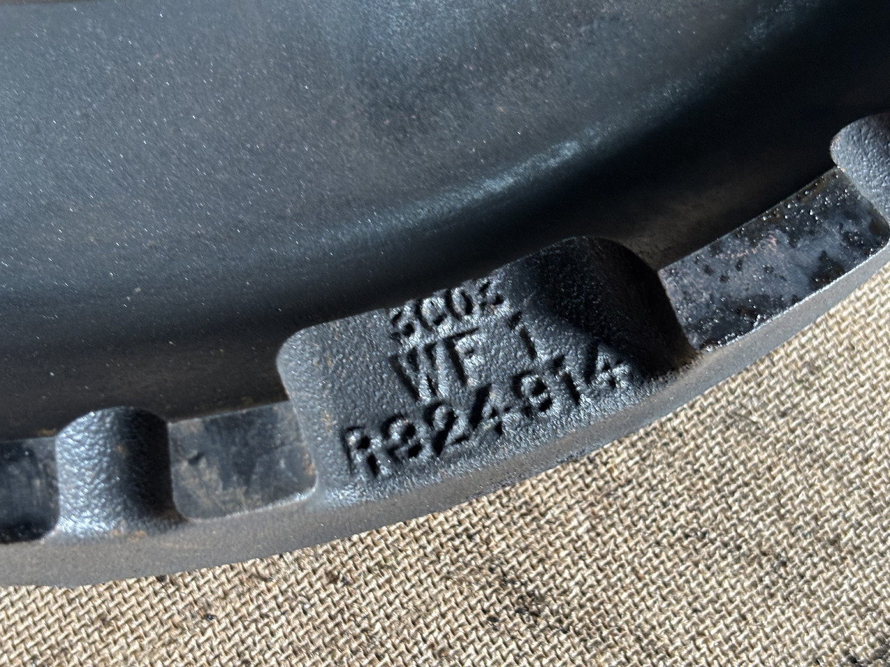 John Deere 7210 7230 7250 7R330 7R350 Docisk Hamulca Płytka R324914 - Brake parts for Agricultural machinery: picture 2 John Deere 7210 7230 7250 7R330 7R350 Docisk Hamulca Płytka R324914 - Brake parts for Agricultural machinery: picture 2