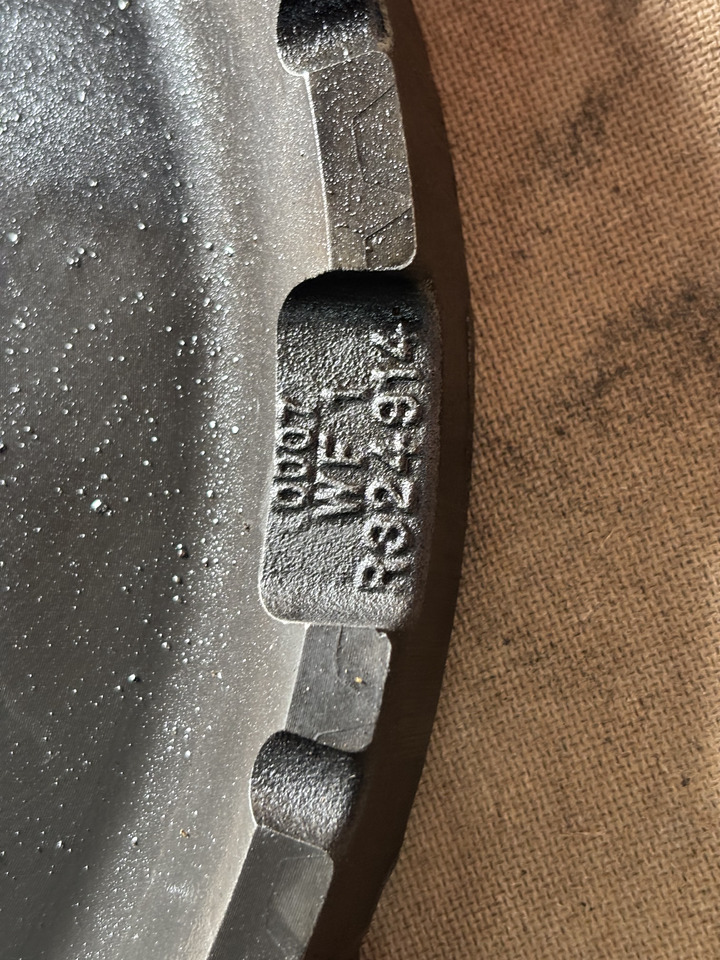 John Deere 7210 8270 8320 8400 Docisk Hamulca Płytka R324914 - Brake parts for Agricultural machinery: picture 2 John Deere 7210 8270 8320 8400 Docisk Hamulca Płytka R324914 - Brake parts for Agricultural machinery: picture 2