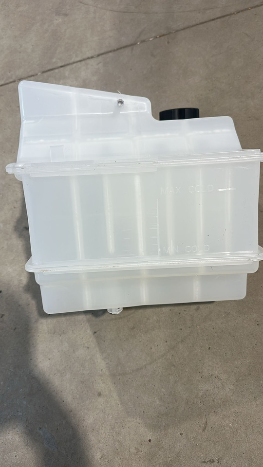 John Deere 7R 7210R 7270R 7230R 7250R 7310R Zbiornik chłodnicy Zbiornik Płynu RE579843 NOWY - Expansion tank for Agricultural machinery: picture 3 John Deere 7R 7210R 7270R 7230R 7250R 7310R Zbiornik chłodnicy Zbiornik Płynu RE579843 NOWY - Expansion tank for Agricultural machinery: picture 3