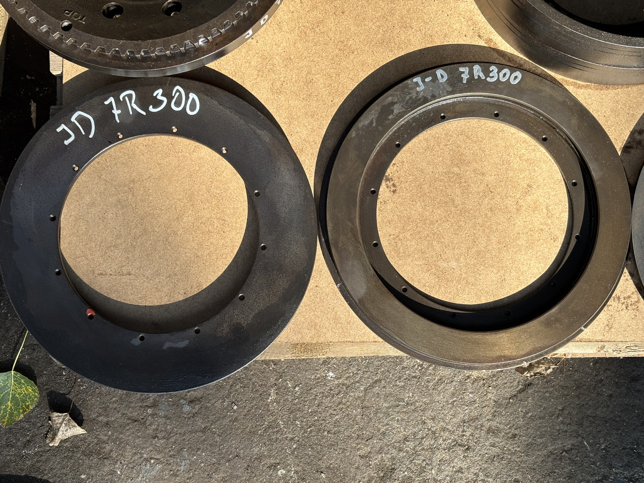 John Deere 7RXXX 7R330 7R 330 Płyta Płytka Nośna Hamulca R187527 - Brake parts for Agricultural machinery: picture 1 John Deere 7RXXX 7R330 7R 330 Płyta Płytka Nośna Hamulca R187527 - Brake parts for Agricultural machinery: picture 1