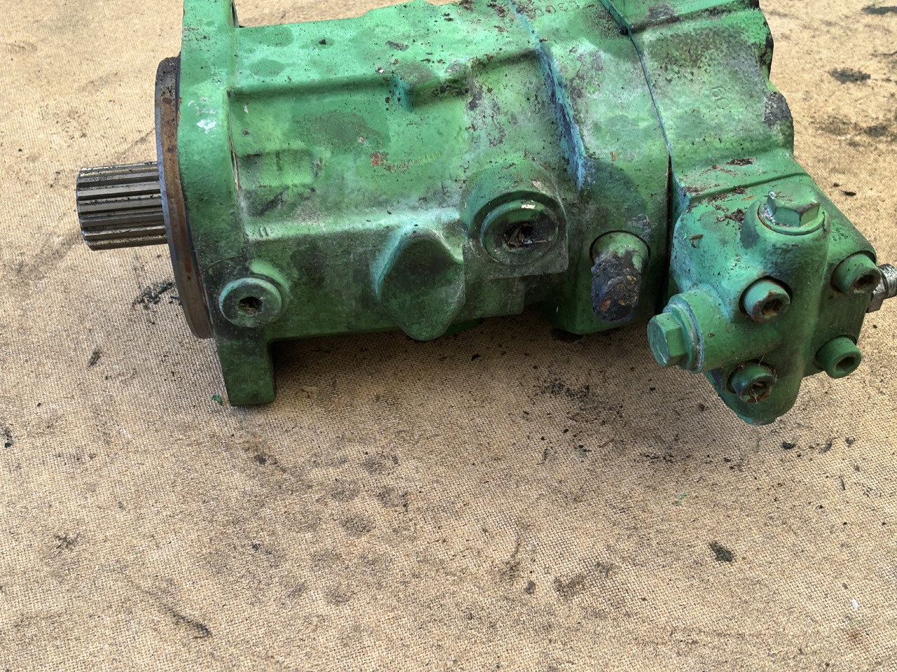 John Deere 8200 8300 8400 8500 Silnik hydrauliczny AXE83863 - Hydraulic motor for Agricultural machinery: picture 5 John Deere 8200 8300 8400 8500 Silnik hydrauliczny AXE83863 - Hydraulic motor for Agricultural machinery: picture 5