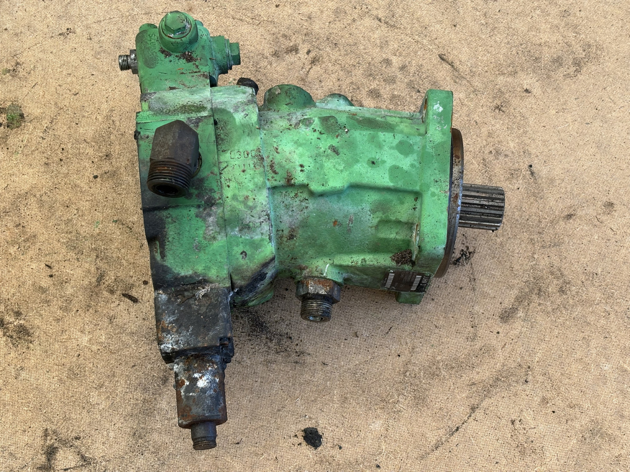 John Deere 8200 8300 8400 8500 Silnik hydrauliczny AXE83863 - Hydraulic motor for Agricultural machinery: picture 1 John Deere 8200 8300 8400 8500 Silnik hydrauliczny AXE83863 - Hydraulic motor for Agricultural machinery: picture 1