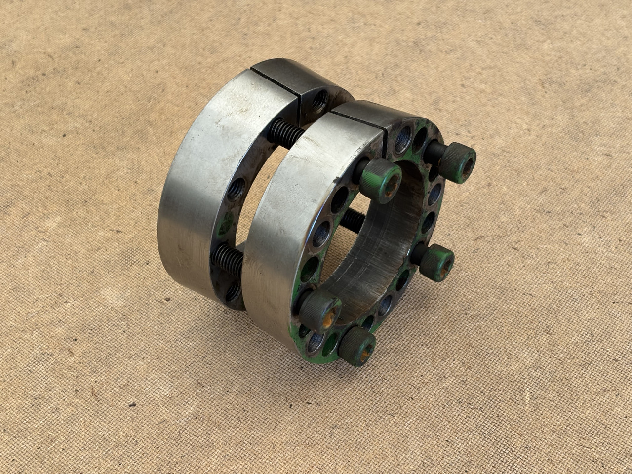 John Deere 8200 8400 8600 9600 Piasta koła pasowego głowicy tnącej AZ103733 - Wheel hub for Agricultural machinery: picture 1 John Deere 8200 8400 8600 9600 Piasta koła pasowego głowicy tnącej AZ103733 - Wheel hub for Agricultural machinery: picture 1