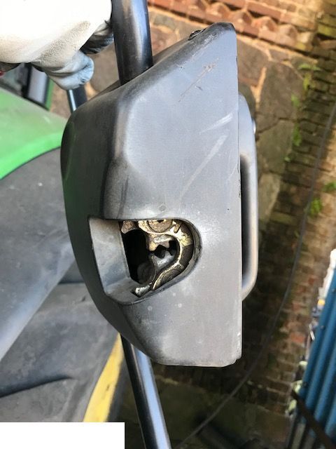 John Deere - Drzwi Klamka - Door and parts for Agricultural machinery: picture 1 John Deere - Drzwi Klamka - Door and parts for Agricultural machinery: picture 1