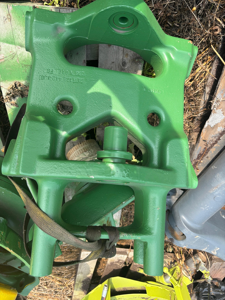 John Deere Wspornik przedniej osi AL82768 L102442 - Front axle for Agricultural machinery: picture 1 John Deere Wspornik przedniej osi AL82768 L102442 - Front axle for Agricultural machinery: picture 1
