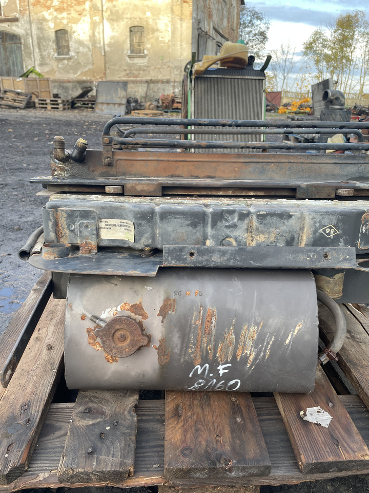 Massey Fergusson 8140 8159 8160 - chłodnica 3713181M03 - Radiator for Agricultural machinery: picture 2 Massey Fergusson 8140 8159 8160 - chłodnica 3713181M03 - Radiator for Agricultural machinery: picture 2