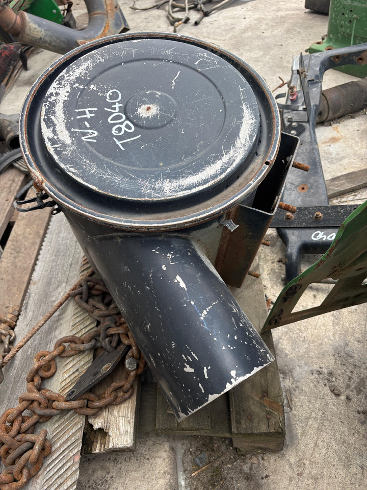 New Holland T8040  Obudowa Filtra Powietrza - Air filter for Agricultural machinery: picture 1 New Holland T8040  Obudowa Filtra Powietrza - Air filter for Agricultural machinery: picture 1