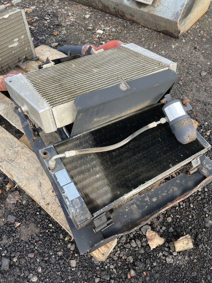 Renault Claas Ares 735 - chłodnica 7700046130 - Radiator for Agricultural machinery: picture 2 Renault Claas Ares 735 - chłodnica 7700046130 - Radiator for Agricultural machinery: picture 2