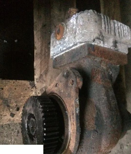 Sprężarka Fendt 720 722 724 726 - Air brake compressor for Agricultural machinery: picture 1 Sprężarka Fendt 720 722 724 726 - Air brake compressor for Agricultural machinery: picture 1