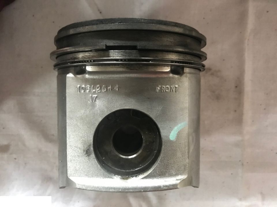 Tłok silnika John Deere 6068 Re15596 , Re19279 - Piston/ Ring/ Bushing for Agricultural machinery: picture 1 Tłok silnika John Deere 6068 Re15596 , Re19279 - Piston/ Ring/ Bushing for Agricultural machinery: picture 1