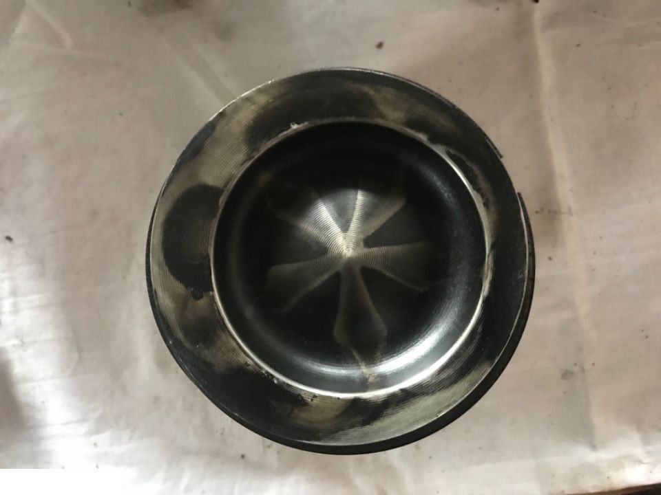Tłok silnika John Deere 6068 Re15596 , Re19279 - Piston/ Ring/ Bushing for Agricultural machinery: picture 3 Tłok silnika John Deere 6068 Re15596 , Re19279 - Piston/ Ring/ Bushing for Agricultural machinery: picture 3