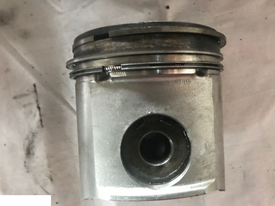 Tłok silnika John Deere 6068 Re15596 , Re19279 - Piston/ Ring/ Bushing for Agricultural machinery: picture 4 Tłok silnika John Deere 6068 Re15596 , Re19279 - Piston/ Ring/ Bushing for Agricultural machinery: picture 4