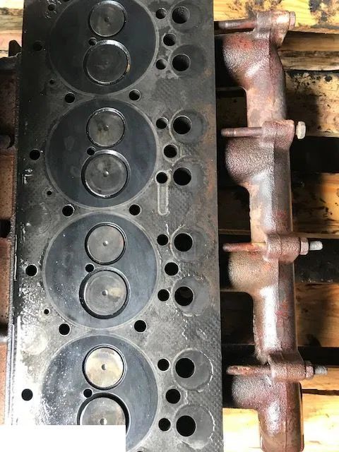 Valtra 800 900 - Głowica - Cylinder head for Agricultural machinery: picture 1 Valtra 800 900 - Głowica - Cylinder head for Agricultural machinery: picture 1