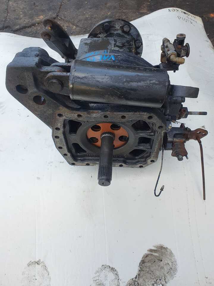 Valtra T140 - Zwolnica - Zwrotnica - Półoś - Skrzynia - Silnik - Siłowniki - Tylny WOM - Steering knuckle for Agricultural machinery: picture 1 Valtra T140 - Zwolnica - Zwrotnica - Półoś - Skrzynia - Silnik - Siłowniki - Tylny WOM - Steering knuckle for Agricultural machinery: picture 1