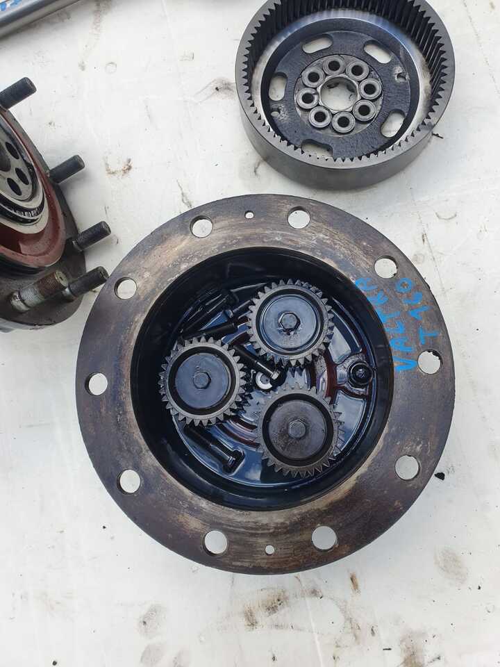 Valtra T170 - Zwolnica - Zwrotnica - Półoś - Skrzynia - Silnik - Siłowniki - Tylny WOM - Steering knuckle for Agricultural machinery: picture 5 Valtra T170 - Zwolnica - Zwrotnica - Półoś - Skrzynia - Silnik - Siłowniki - Tylny WOM - Steering knuckle for Agricultural machinery: picture 5