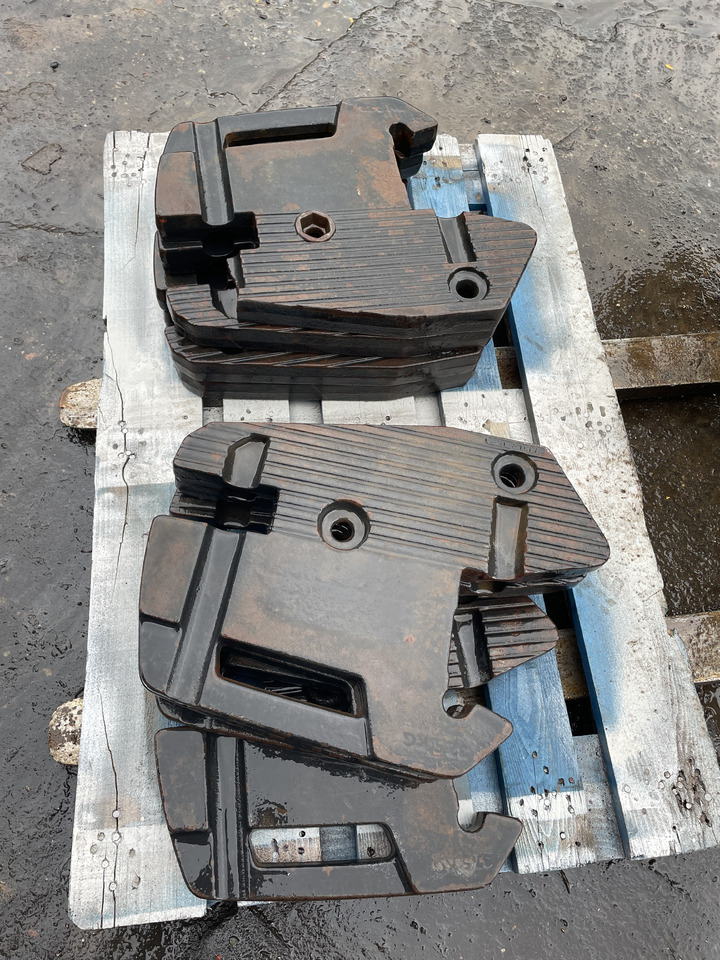 Valtra - odwaźniki balasty 37.5kg - Counterweight for Agricultural machinery: picture 2 Valtra - odwaźniki balasty 37.5kg - Counterweight for Agricultural machinery: picture 2