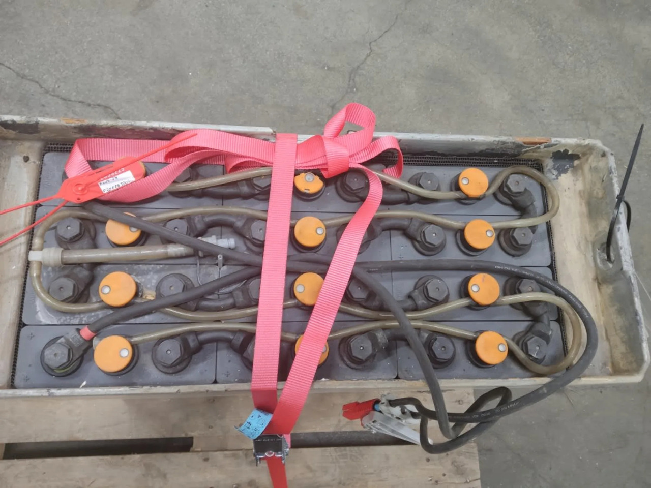 Battery 24V 465Ah - Battery for Material handling equipment: picture 4 Battery 24V 465Ah - Battery for Material handling equipment: picture 4