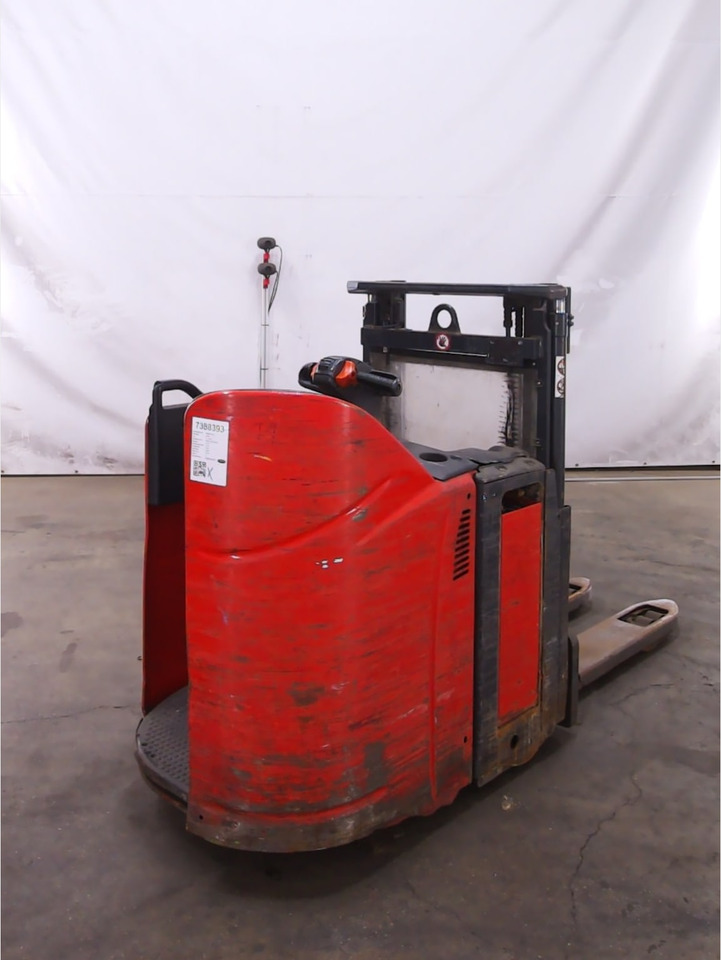 Linde D12P - Stacker: picture 3 Linde D12P - Stacker: picture 3