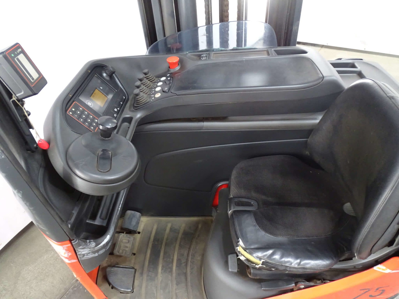 Linde R14-01 - Reach truck: picture 3 Linde R14-01 - Reach truck: picture 3