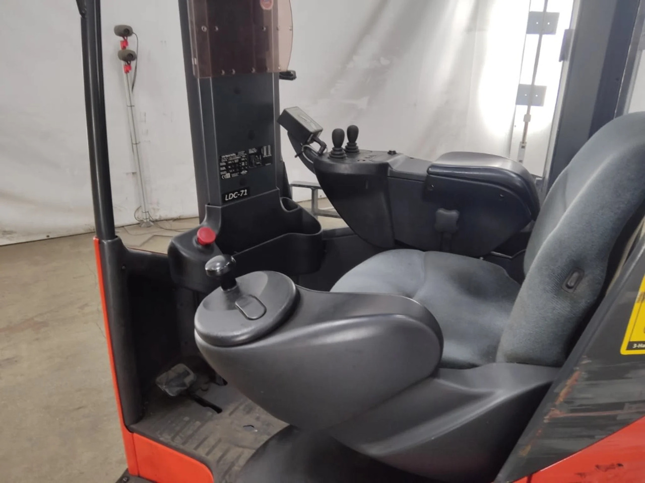 Linde R14X-03 - Reach truck: picture 3 Linde R14X-03 - Reach truck: picture 3