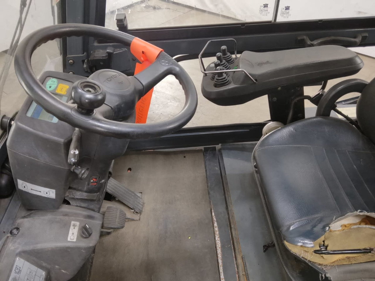 Toyota 7FBMF30 - Electric forklift: picture 4 Toyota 7FBMF30 - Electric forklift: picture 4