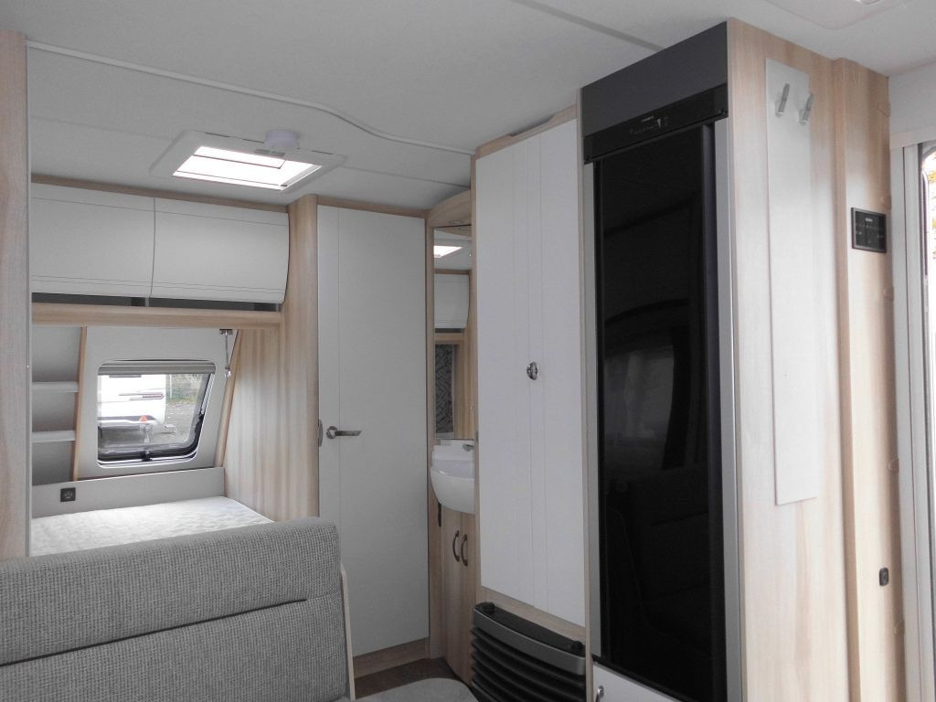 Caravan Hobby De Luxe 400 SFe 1500kg., Fahrradträger: picture 10 Caravan Hobby De Luxe 400 SFe 1500kg., Fahrradträger: picture 10