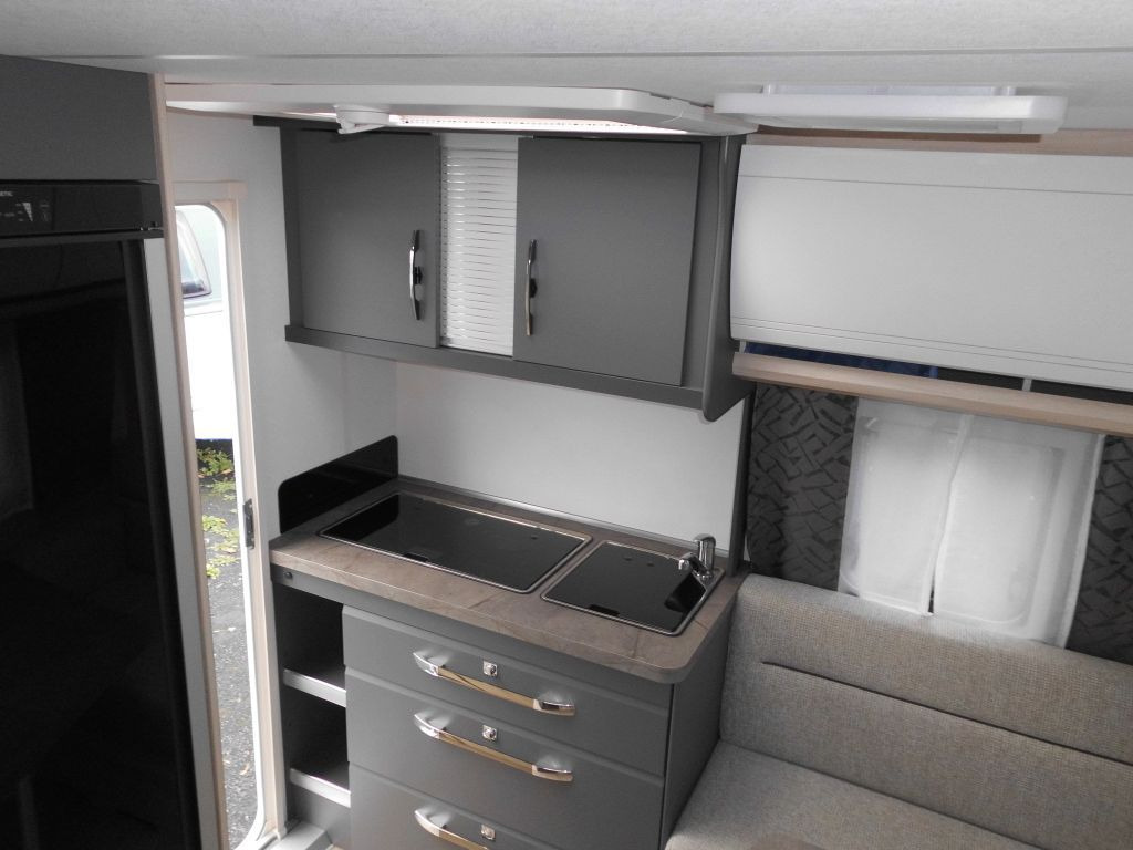 Caravan Hobby De Luxe 400 SFe 1500kg., Fahrradträger: picture 9 Caravan Hobby De Luxe 400 SFe 1500kg., Fahrradträger: picture 9