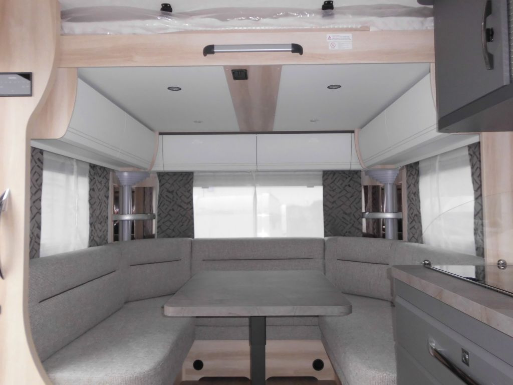 Hobby De Luxe 515 UHL 2025 2000kg. AUTARK AMBIENTE Hobby De Luxe 515 UHL mit Extras, Lagerabverkauf! - Caravan: picture 1 Hobby De Luxe 515 UHL 2025 2000kg. AUTARK AMBIENTE Hobby De Luxe 515 UHL mit Extras, Lagerabverkauf! - Caravan: picture 1